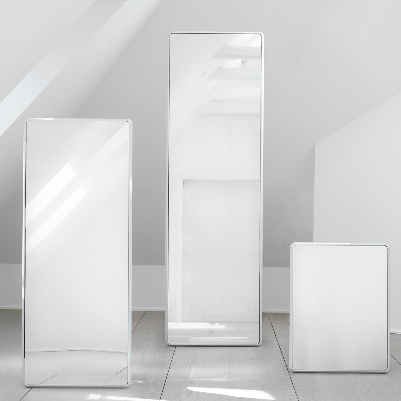 Vipp - Morten Bo Jensen - Wall Mirror Medium Vipp912 White